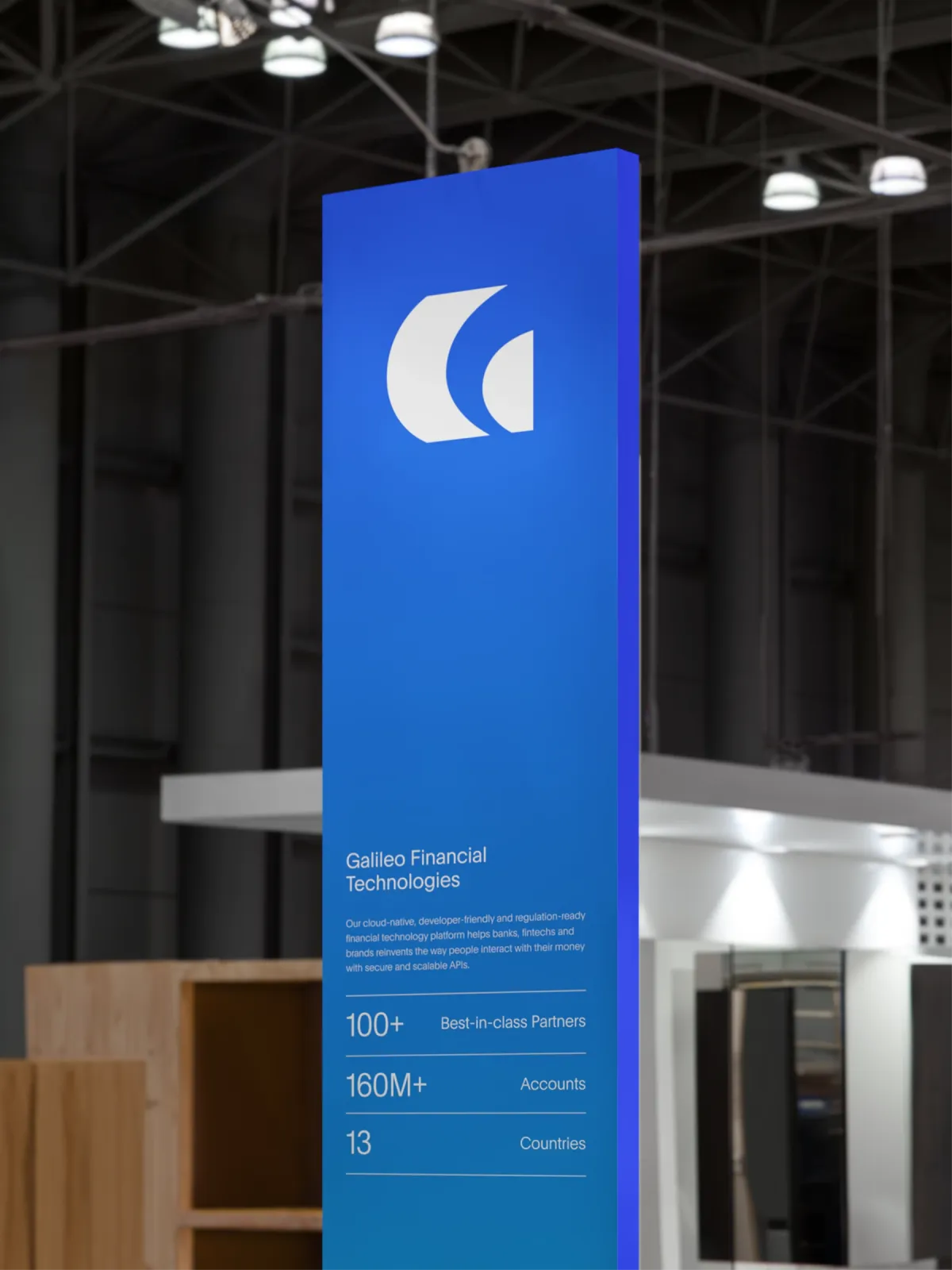 Trade show brand totem — stats